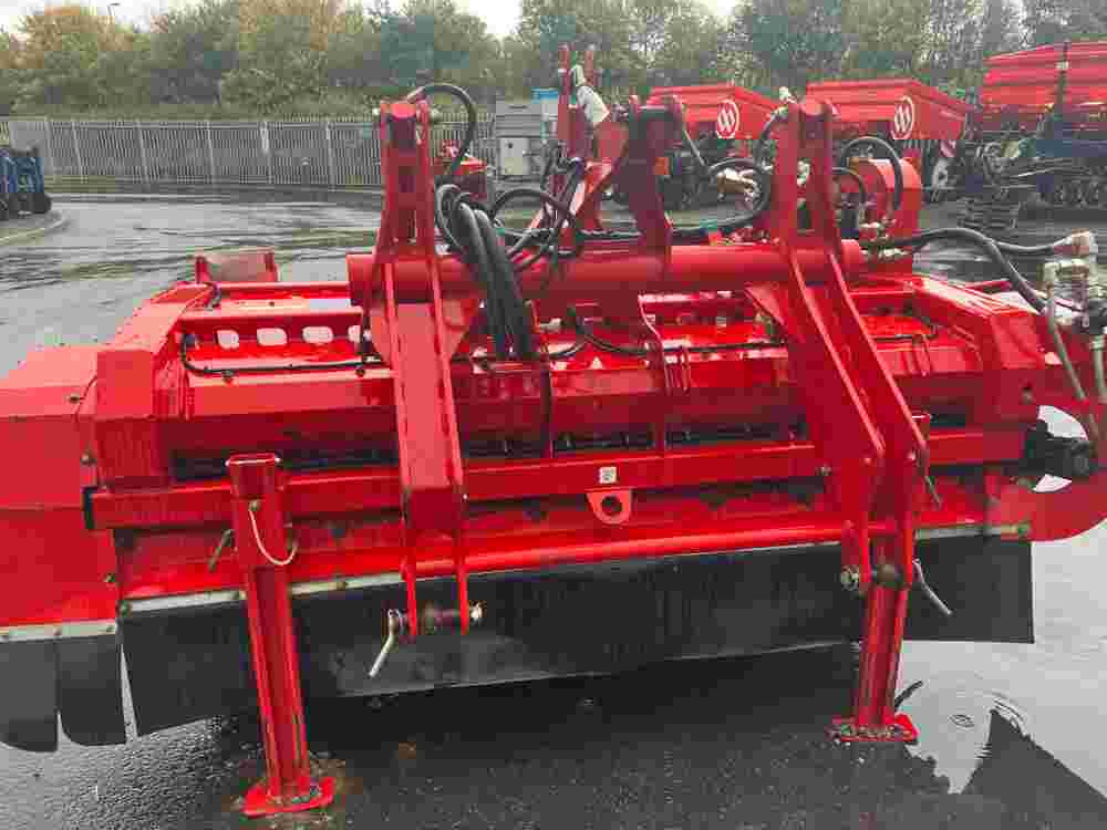 Grimme HT 210 - Betakarító gép: 5 kép. Grimme HT 210 - Betakarító gép: 5 kép.
