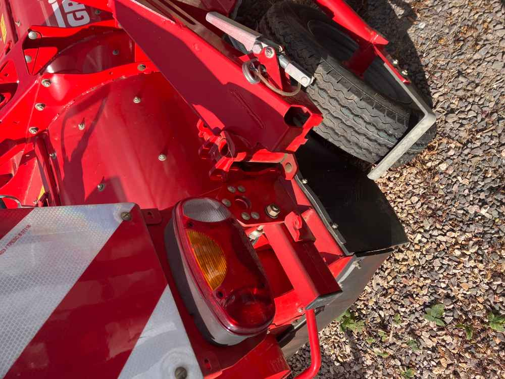 Grimme HT 210 - Betakarító gép: 4 kép. Grimme HT 210 - Betakarító gép: 4 kép.