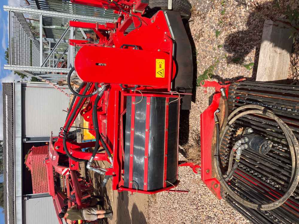 Grimme HT 210 - Betakarító gép: 5 kép. Grimme HT 210 - Betakarító gép: 5 kép.