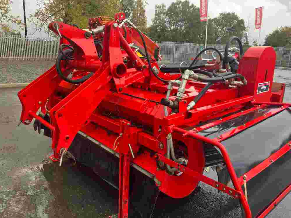Grimme HT 210 - Betakarító gép: 3 kép. Grimme HT 210 - Betakarító gép: 3 kép.