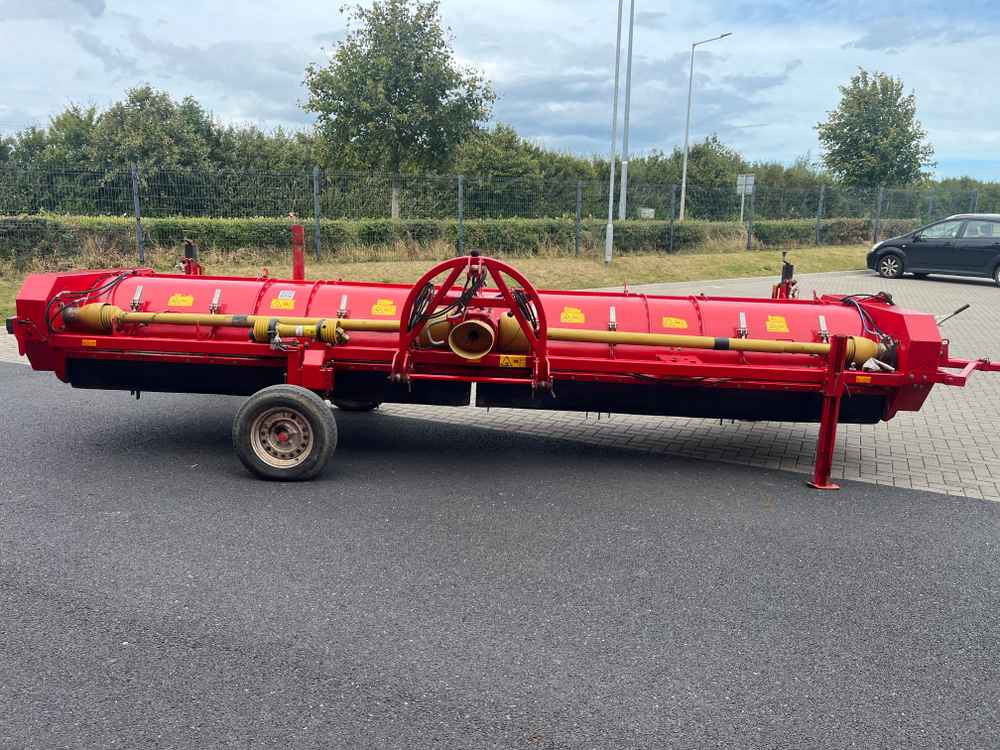 Grimme KS 5400 - Betakarító gép: 3 kép. Grimme KS 5400 - Betakarító gép: 3 kép.