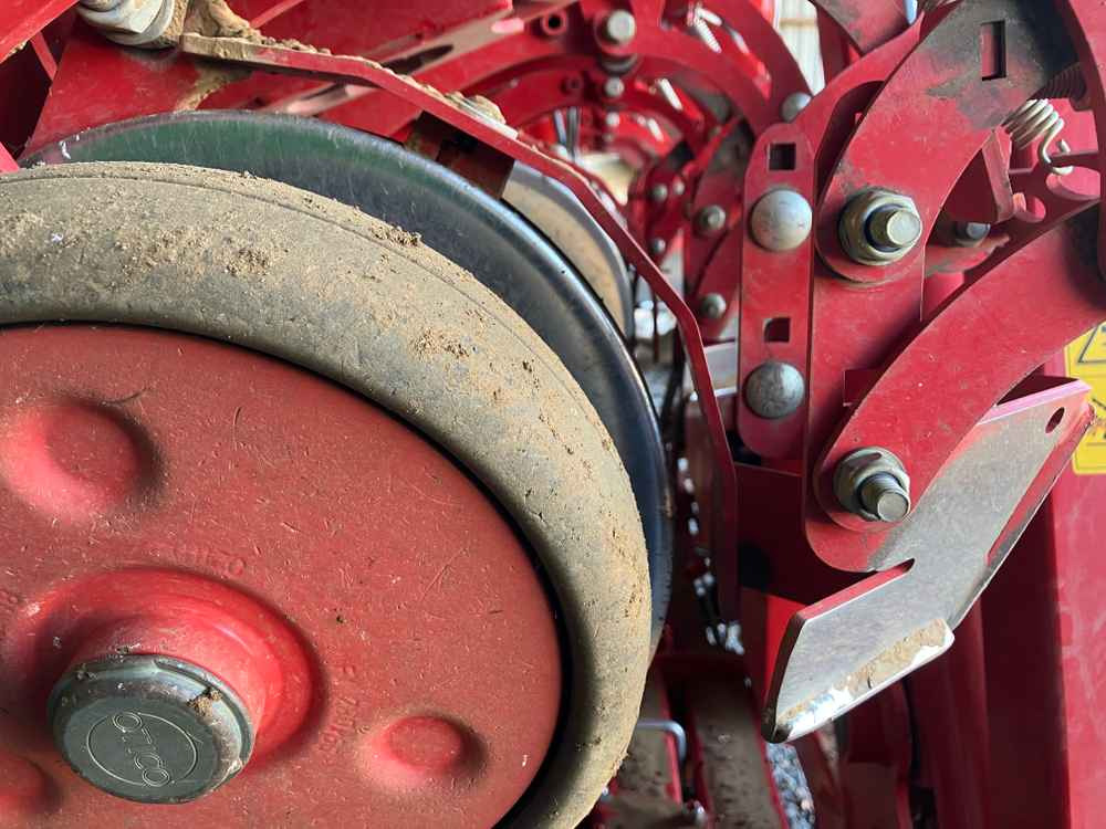 Grimme MATRIX - Szemenkénti vetőgép: 3 kép. Grimme MATRIX - Szemenkénti vetőgép: 3 kép.