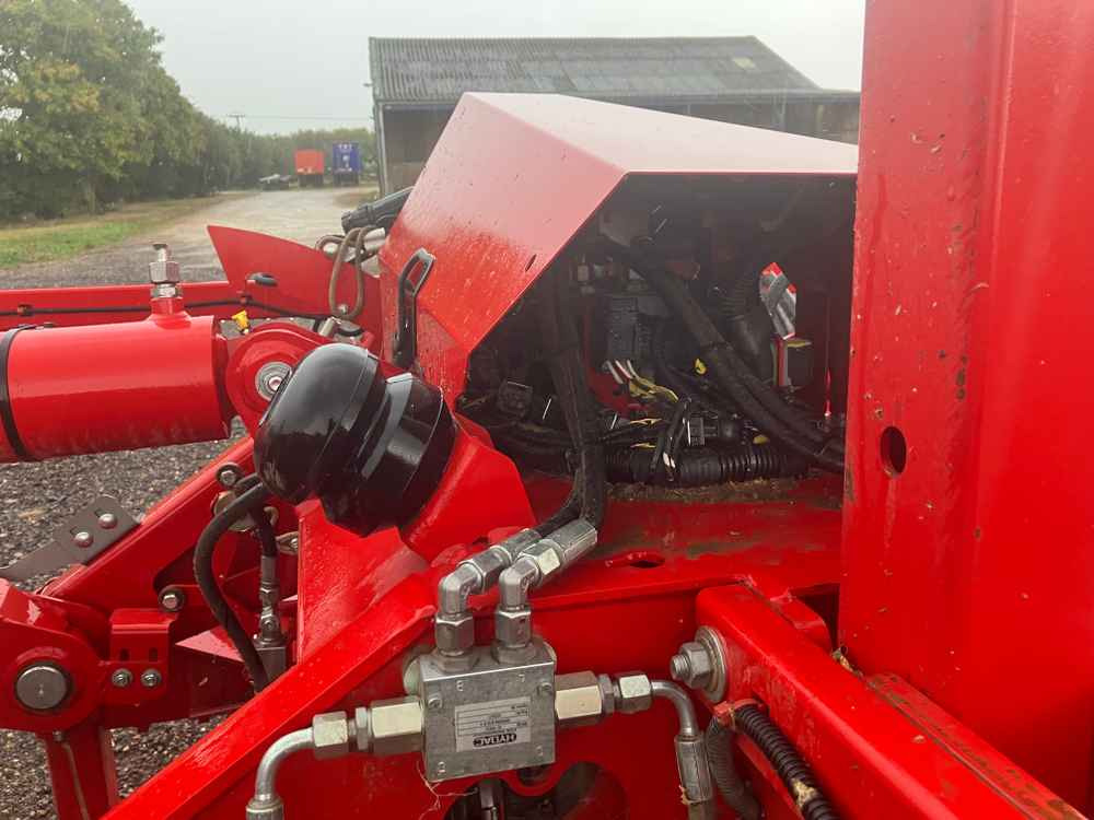Grimme TOPPA 800 COMBI - Betakarító gép: 5 kép. Grimme TOPPA 800 COMBI - Betakarító gép: 5 kép.
