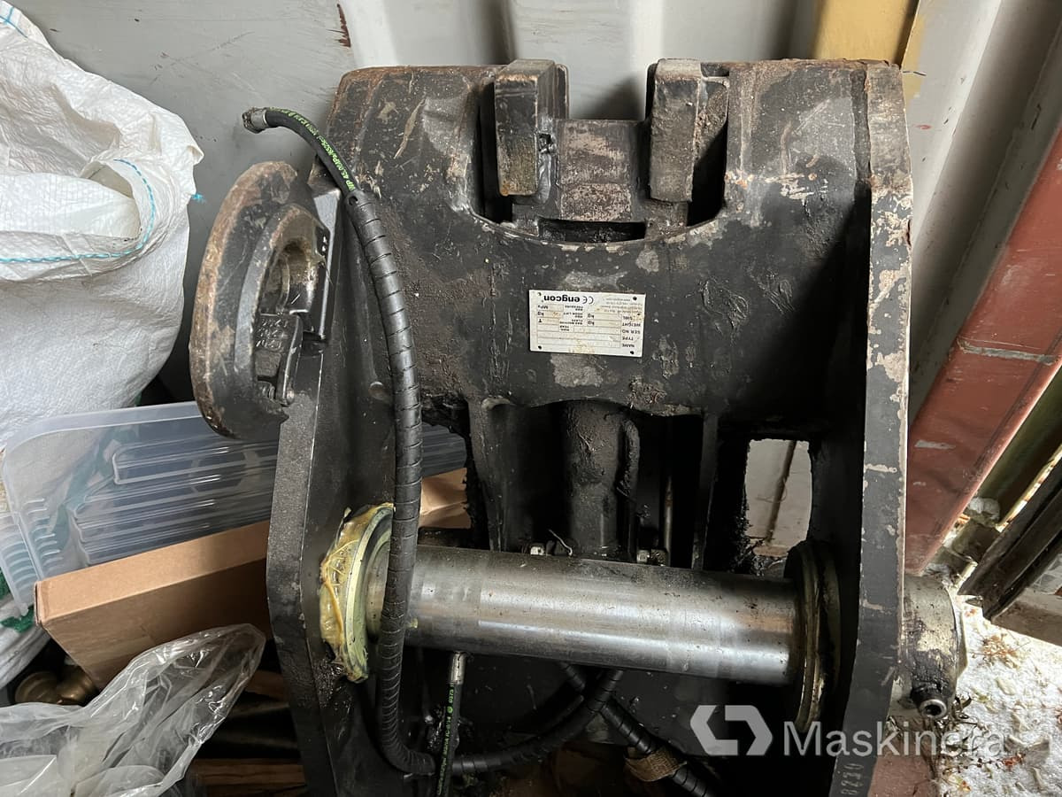 Redskapsfäste B20 Engcon RFS1 - Adapterek - Építőipari gépek: 3 kép. Redskapsfäste B20 Engcon RFS1 - Adapterek - Építőipari gépek: 3 kép.