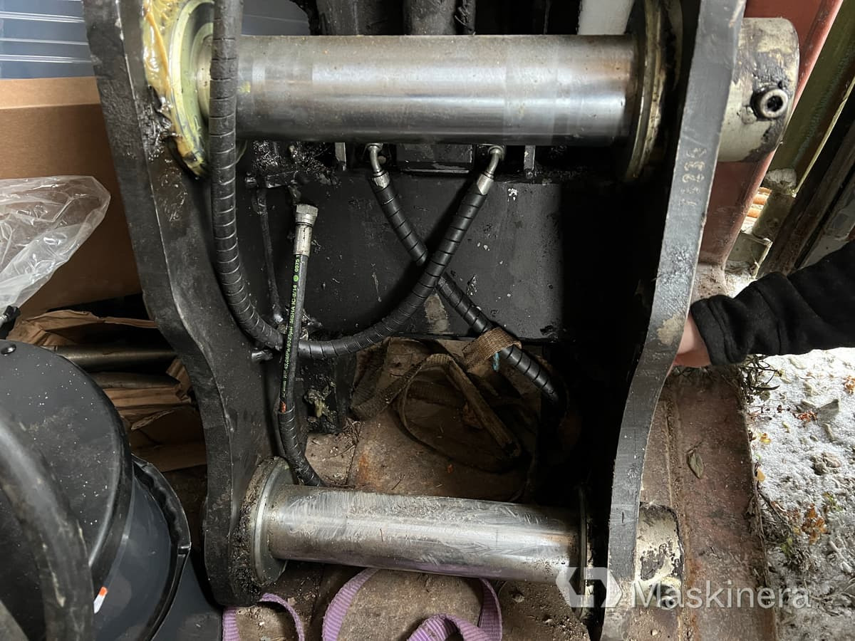 Redskapsfäste B20 Engcon RFS1 - Adapterek - Építőipari gépek: 4 kép. Redskapsfäste B20 Engcon RFS1 - Adapterek - Építőipari gépek: 4 kép.