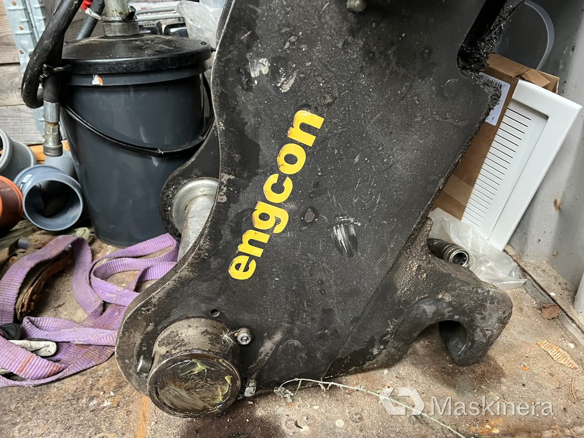 Redskapsfäste B20 Engcon RFS1 - Adapterek - Építőipari gépek: 5 kép. Redskapsfäste B20 Engcon RFS1 - Adapterek - Építőipari gépek: 5 kép.