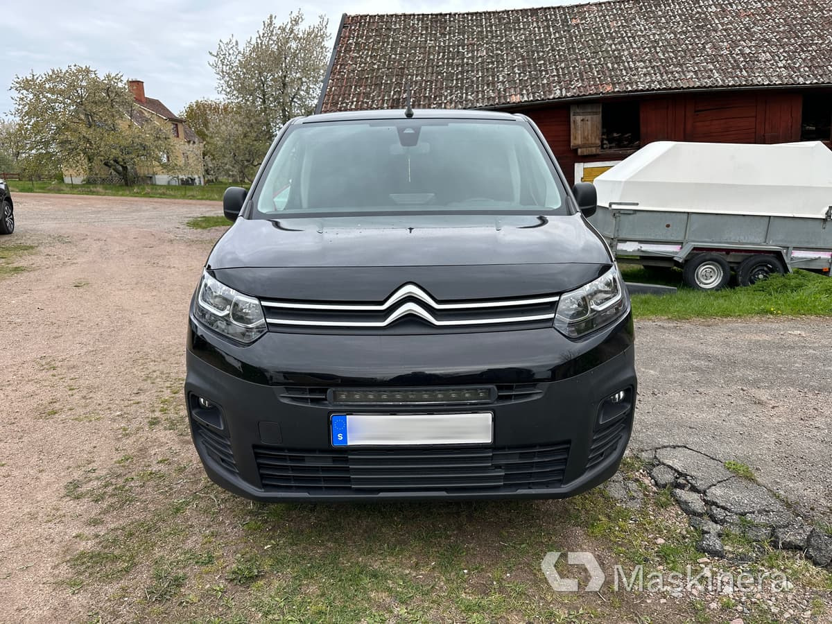 Arbetsbil Citroën Berlingo 1.2 PureTech Aut - Kis furgon: 2 kép. Arbetsbil Citroën Berlingo 1.2 PureTech Aut - Kis furgon: 2 kép.