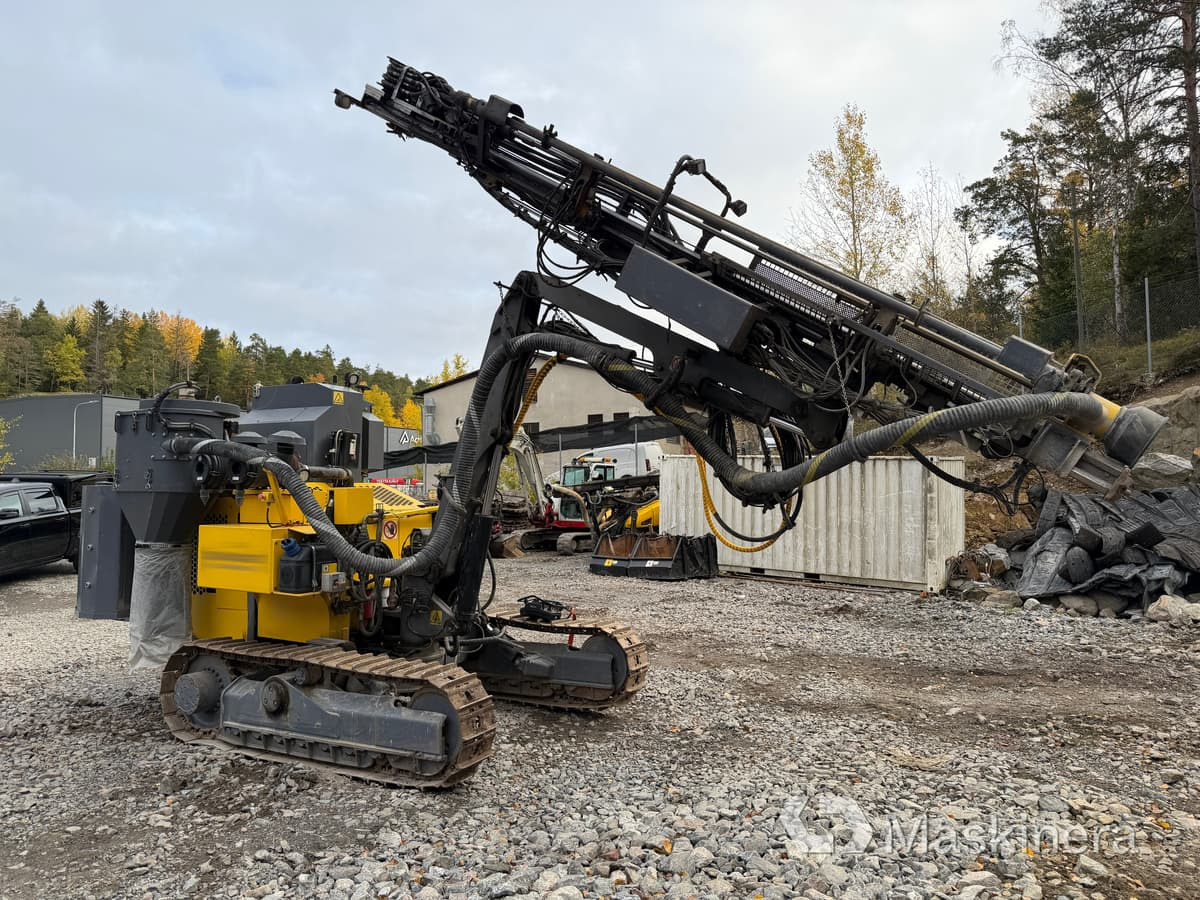 Borrvagn Atlas Copco FlexiROC T30R-03 - Fúrógép: 4 kép. Borrvagn Atlas Copco FlexiROC T30R-03 - Fúrógép: 4 kép.