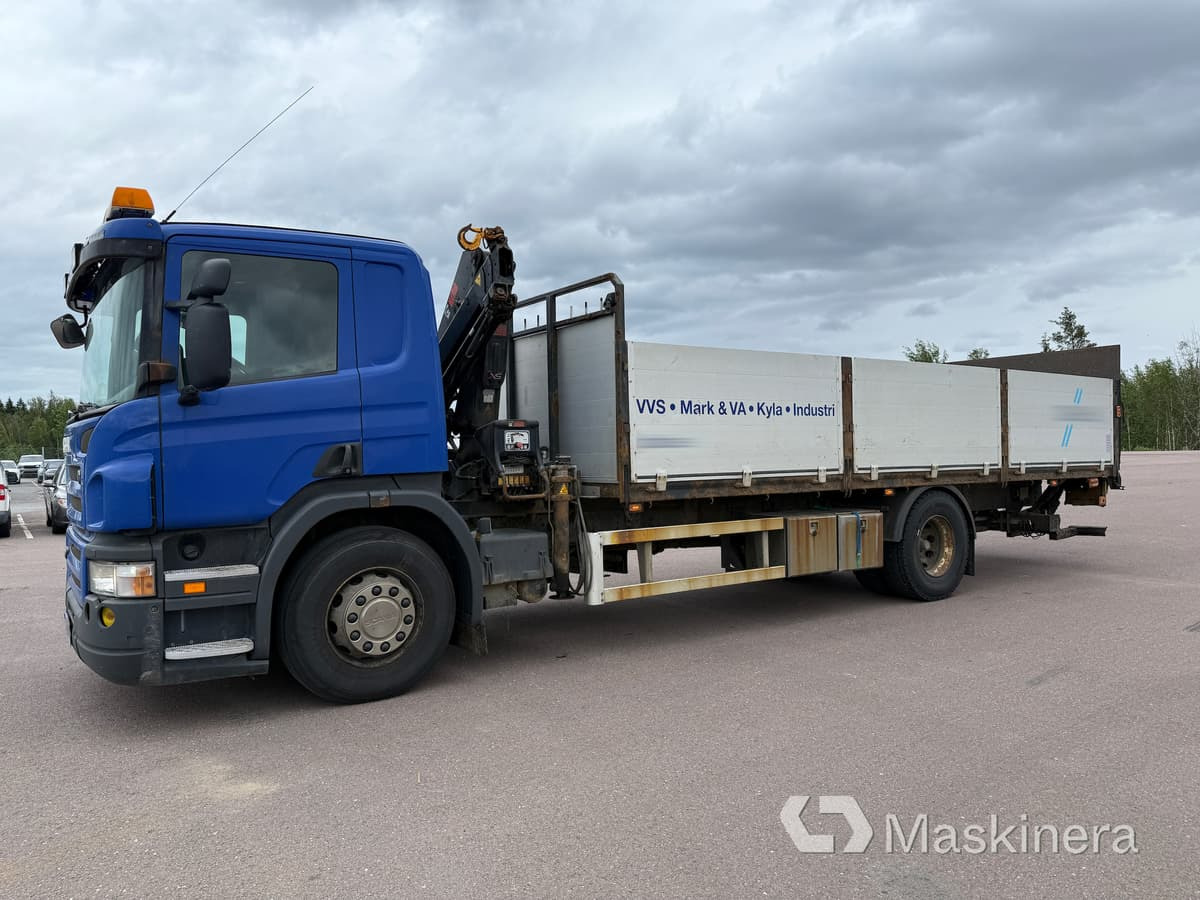 Brädgårdsbil med kran Scania P320 - Platós teherautó, Darus autó: 1 kép. Brädgårdsbil med kran Scania P320 - Platós teherautó, Darus autó: 1 kép.