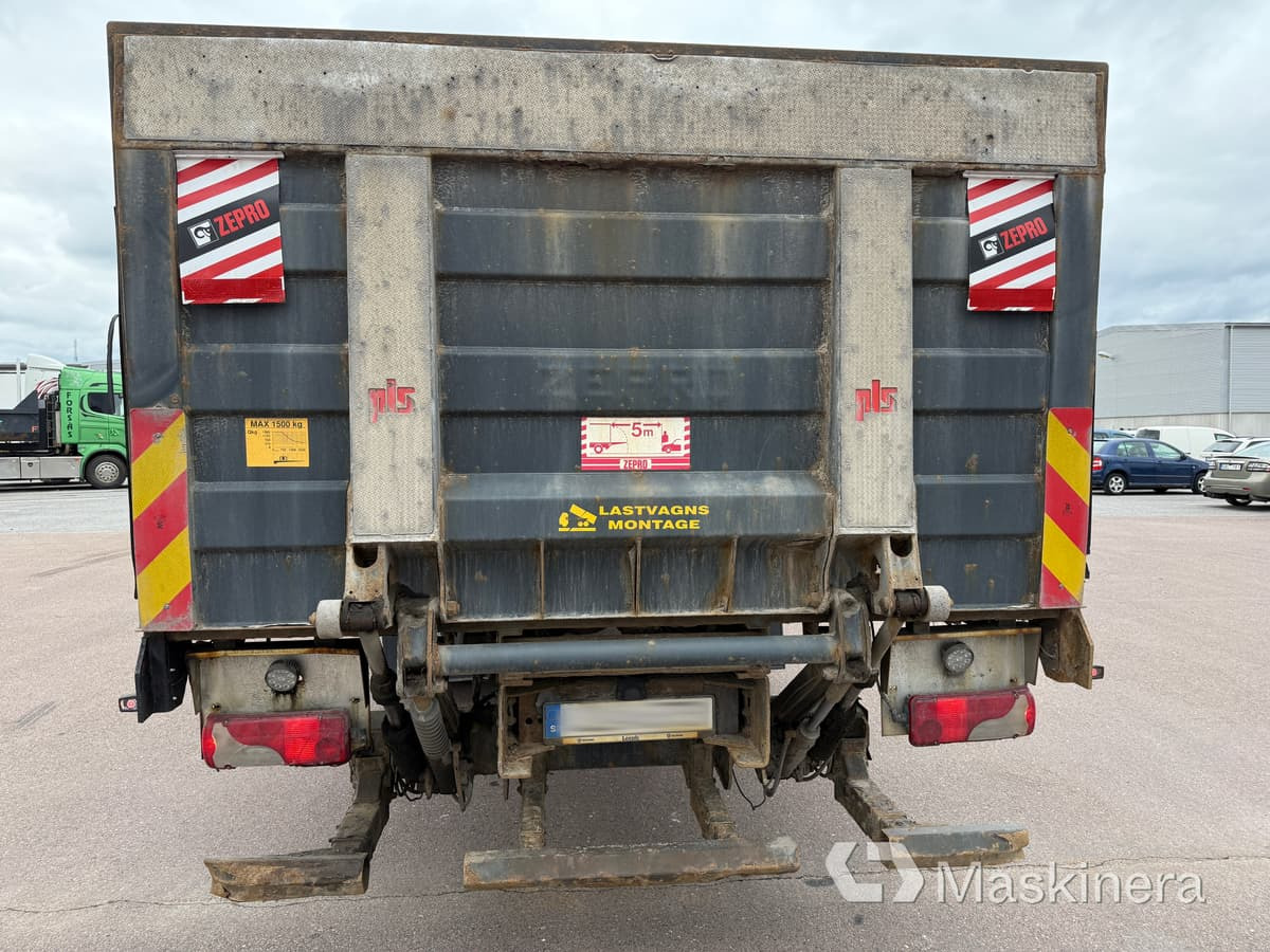 Brädgårdsbil med kran Scania P320 - Platós teherautó, Darus autó: 4 kép. Brädgårdsbil med kran Scania P320 - Platós teherautó, Darus autó: 4 kép.