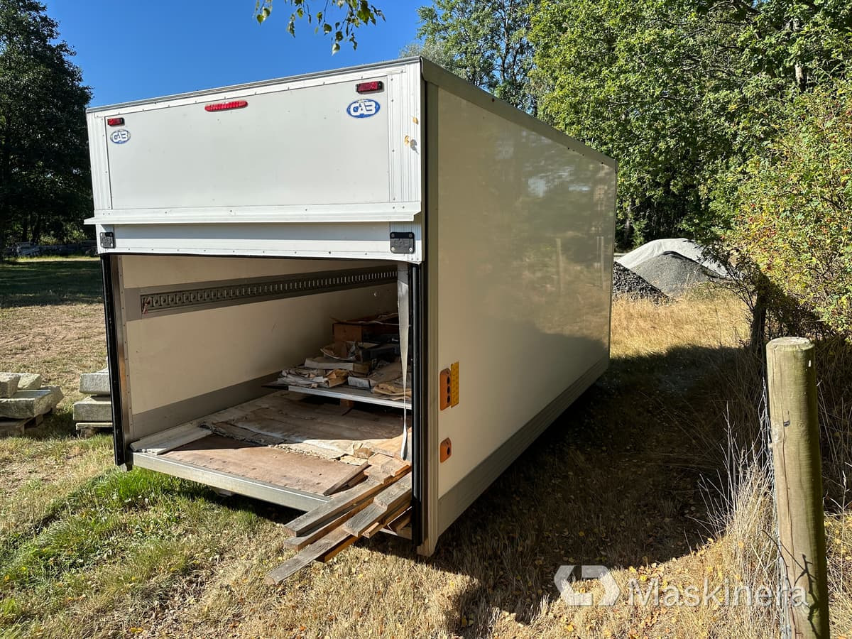 Cab kaross Iveco Skåp + bakgavellyft Cab kaross (nytt) - Doboz felépitmény: 5 kép. Cab kaross Iveco Skåp + bakgavellyft Cab kaross (nytt) - Doboz felépitmény: 5 kép.