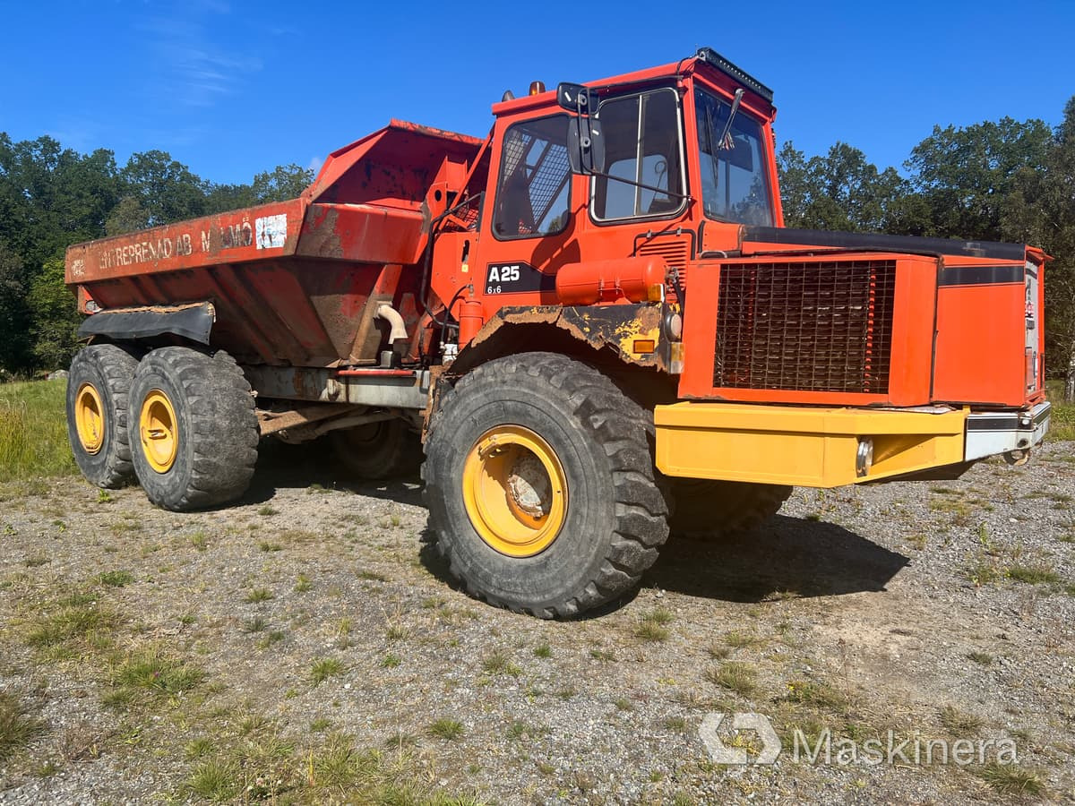 Dumper Volvo BM A25 - Csuklós dömper: 4 kép. Dumper Volvo BM A25 - Csuklós dömper: 4 kép.