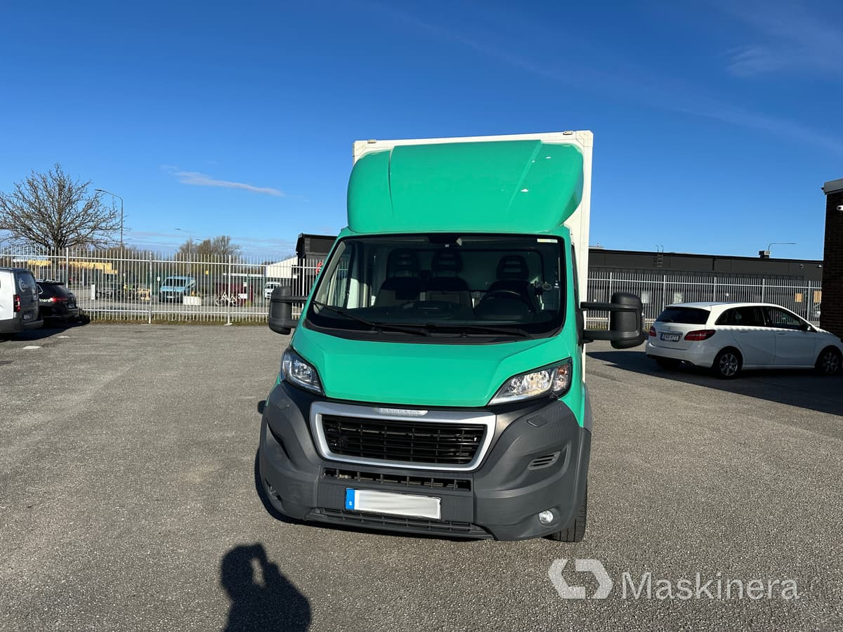 Lastbil Peugeot Boxer 2017 - Egyéb gépek: 2 kép. Lastbil Peugeot Boxer 2017 - Egyéb gépek: 2 kép.