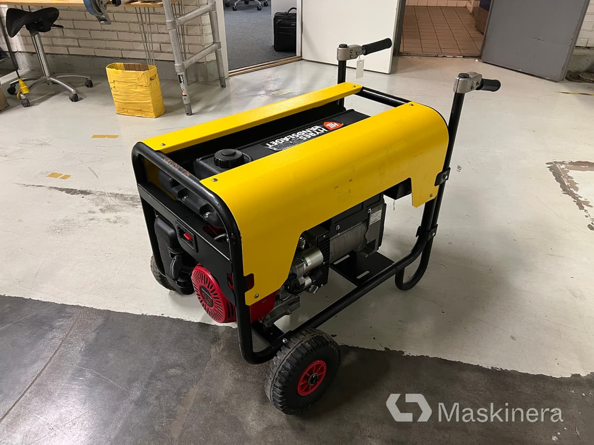 Elverk Atlas Copco QEP R8 - Áramfejlesztő: 1 kép. Elverk Atlas Copco QEP R8 - Áramfejlesztő: 1 kép.