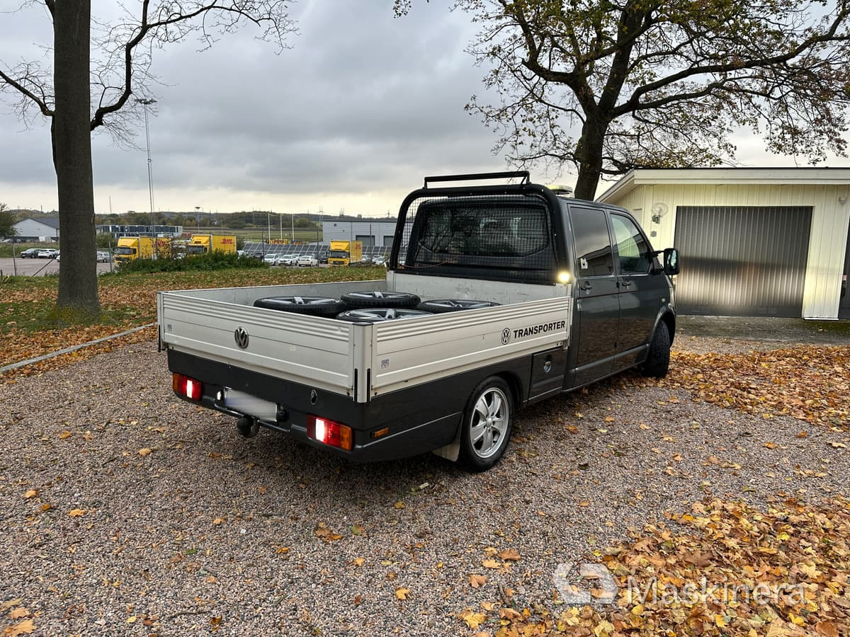 Flakbil Volkswagen Transporter dubbelhytt - Kis furgon: 5 kép. Flakbil Volkswagen Transporter dubbelhytt - Kis furgon: 5 kép.