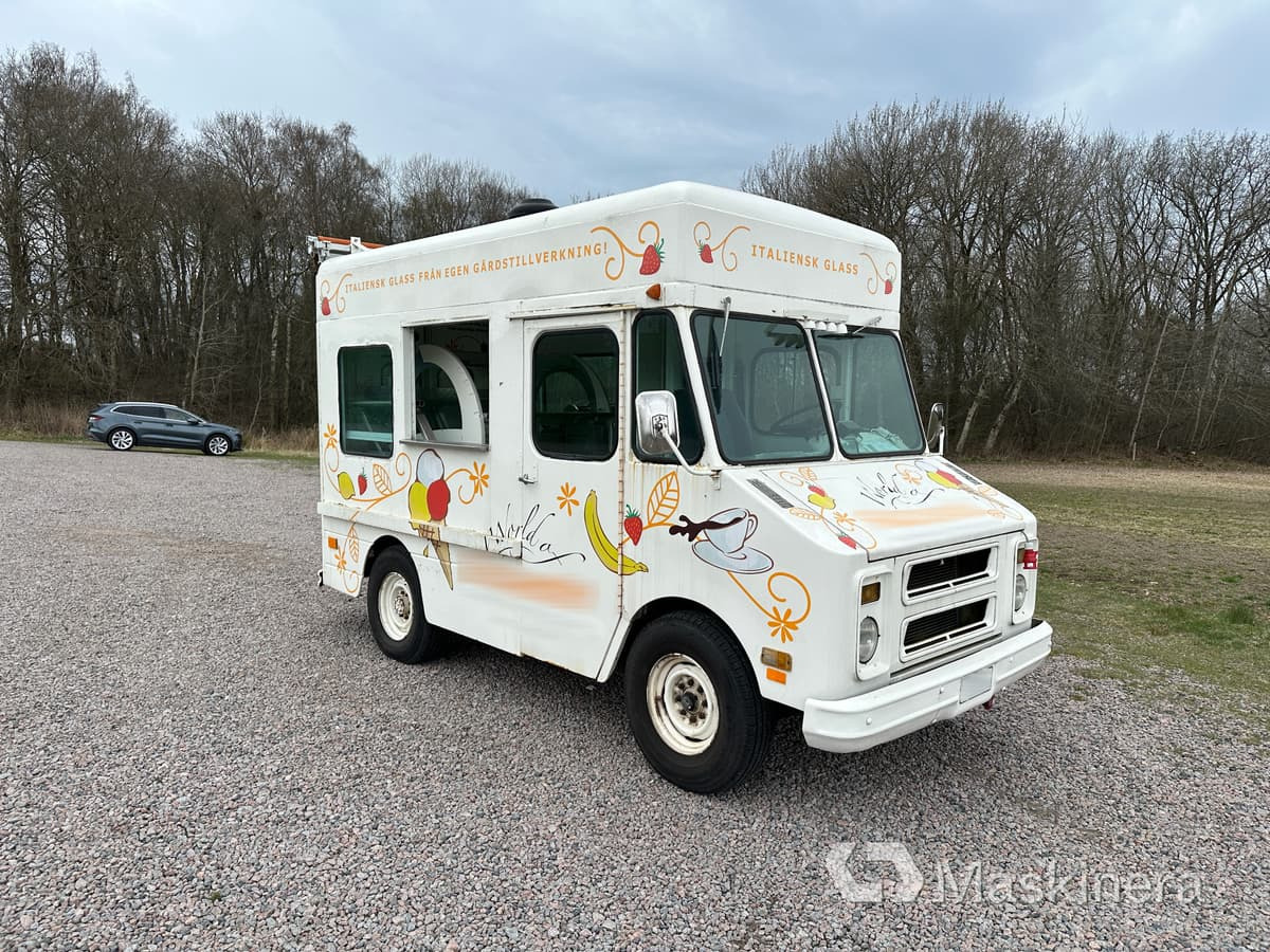 Foodtruck Chevrolet 1973 - Kis furgon: 3 kép. Foodtruck Chevrolet 1973 - Kis furgon: 3 kép.