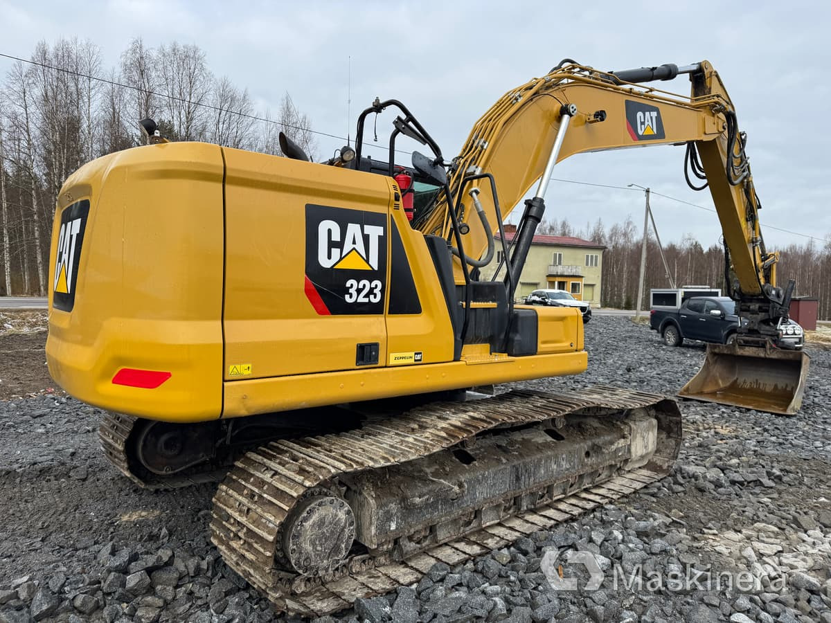 Grävmaskin Cat 323 Next Generation med tillbehör - Lánctalpas kotró: 5 kép. Grävmaskin Cat 323 Next Generation med tillbehör - Lánctalpas kotró: 5 kép.