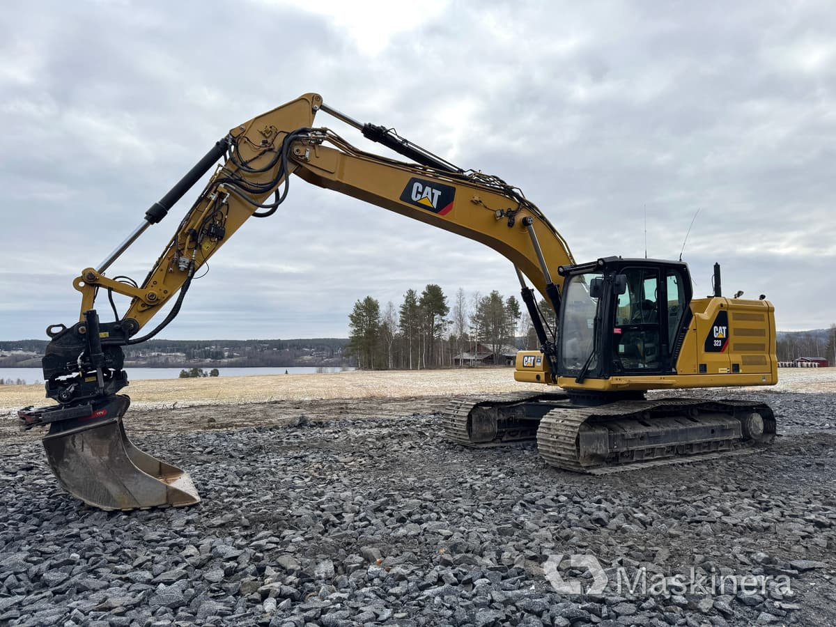 Grävmaskin Cat 323 Next Generation med tillbehör - Lánctalpas kotró: 1 kép. Grävmaskin Cat 323 Next Generation med tillbehör - Lánctalpas kotró: 1 kép.