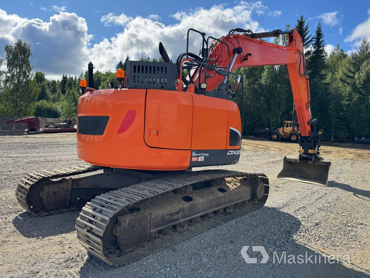 Grävmaskin Doosan DX235LCR-5 - Lánctalpas kotró: 5 kép. Grävmaskin Doosan DX235LCR-5 - Lánctalpas kotró: 5 kép.