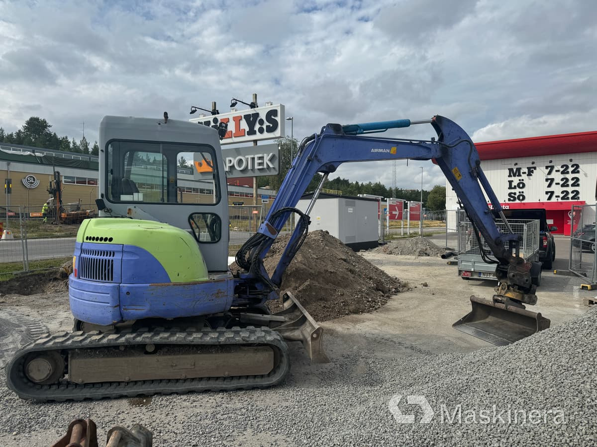 Grävmaskin Airman AX50U - Lánctalpas kotró: 4 kép. Grävmaskin Airman AX50U - Lánctalpas kotró: 4 kép.