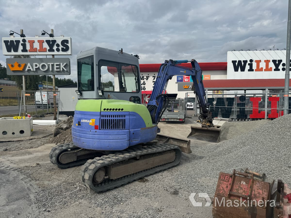 Grävmaskin Airman AX50U - Lánctalpas kotró: 5 kép. Grävmaskin Airman AX50U - Lánctalpas kotró: 5 kép.