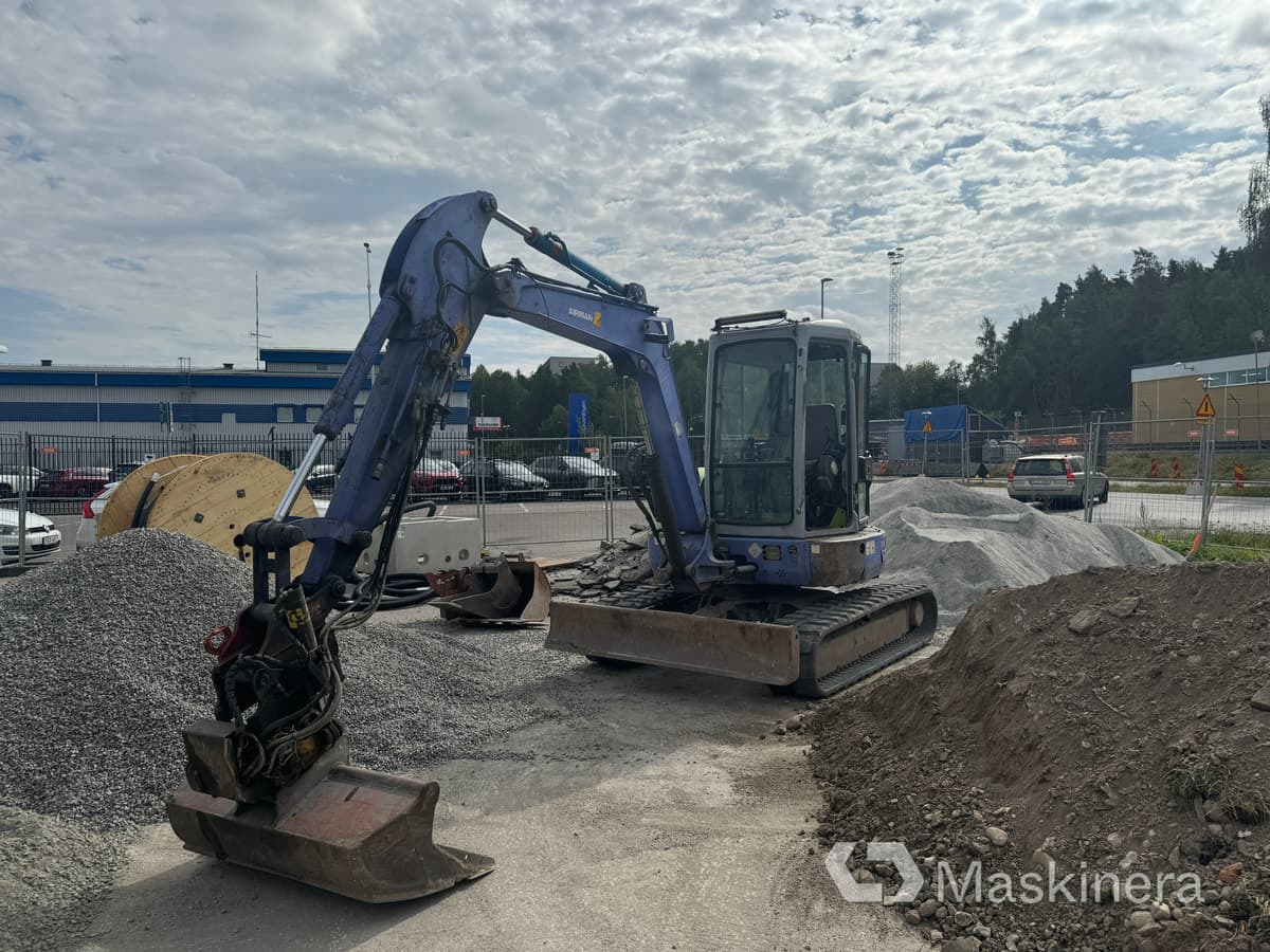 Grävmaskin Airman AX50U - Lánctalpas kotró: 1 kép. Grävmaskin Airman AX50U - Lánctalpas kotró: 1 kép.