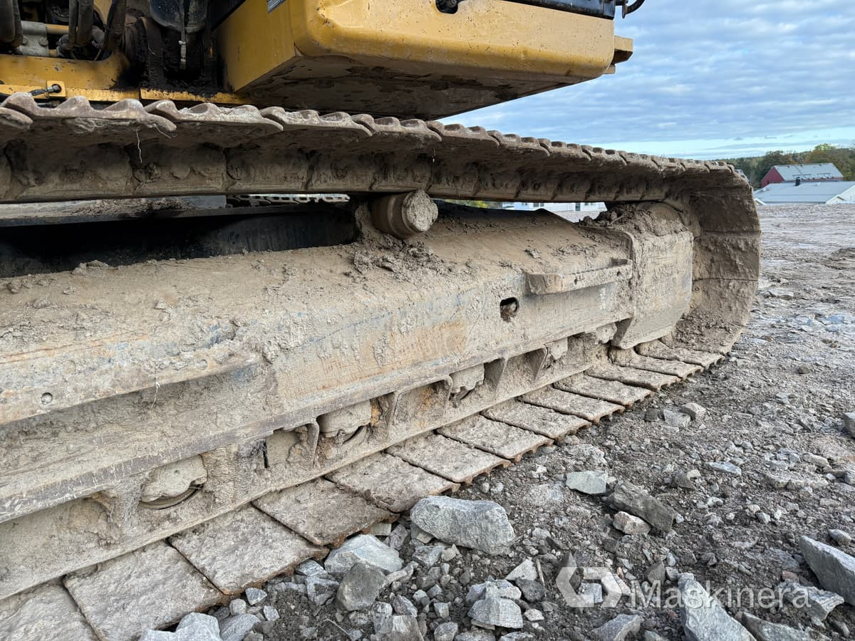 Lánctalpas kotró Grävmaskin CAT 323 Next Generation: 16 kép.