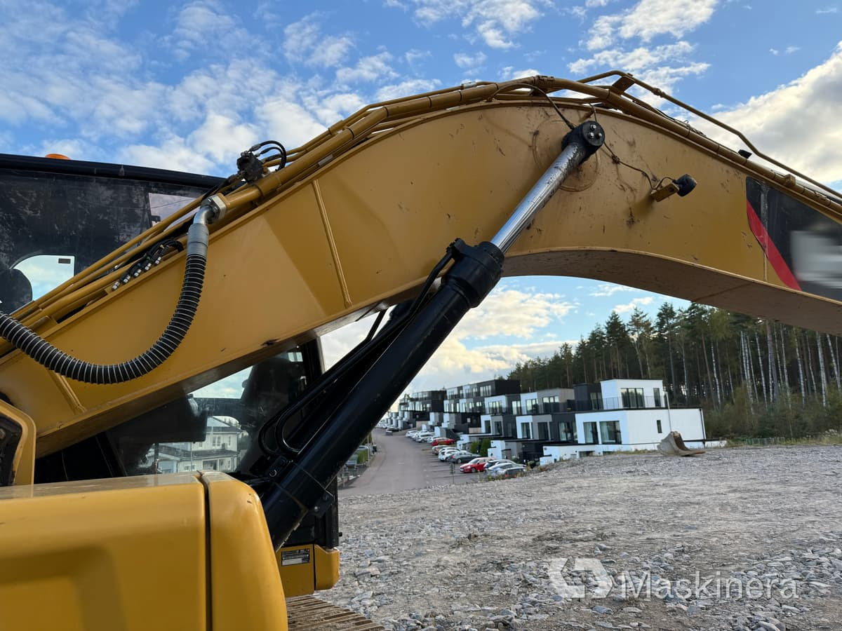 Lánctalpas kotró Grävmaskin CAT 323 Next Generation: 48 kép.