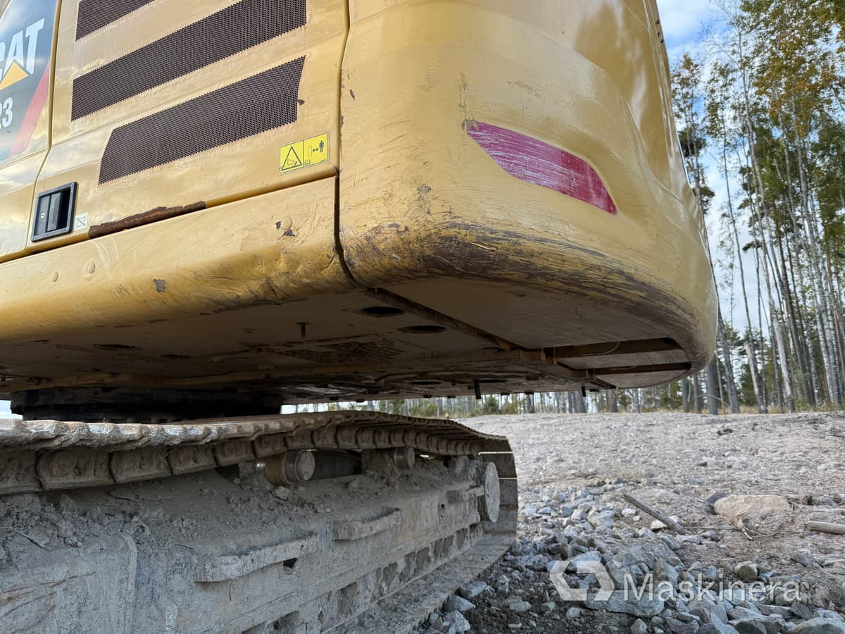 Lánctalpas kotró Grävmaskin CAT 323 Next Generation: 31 kép.