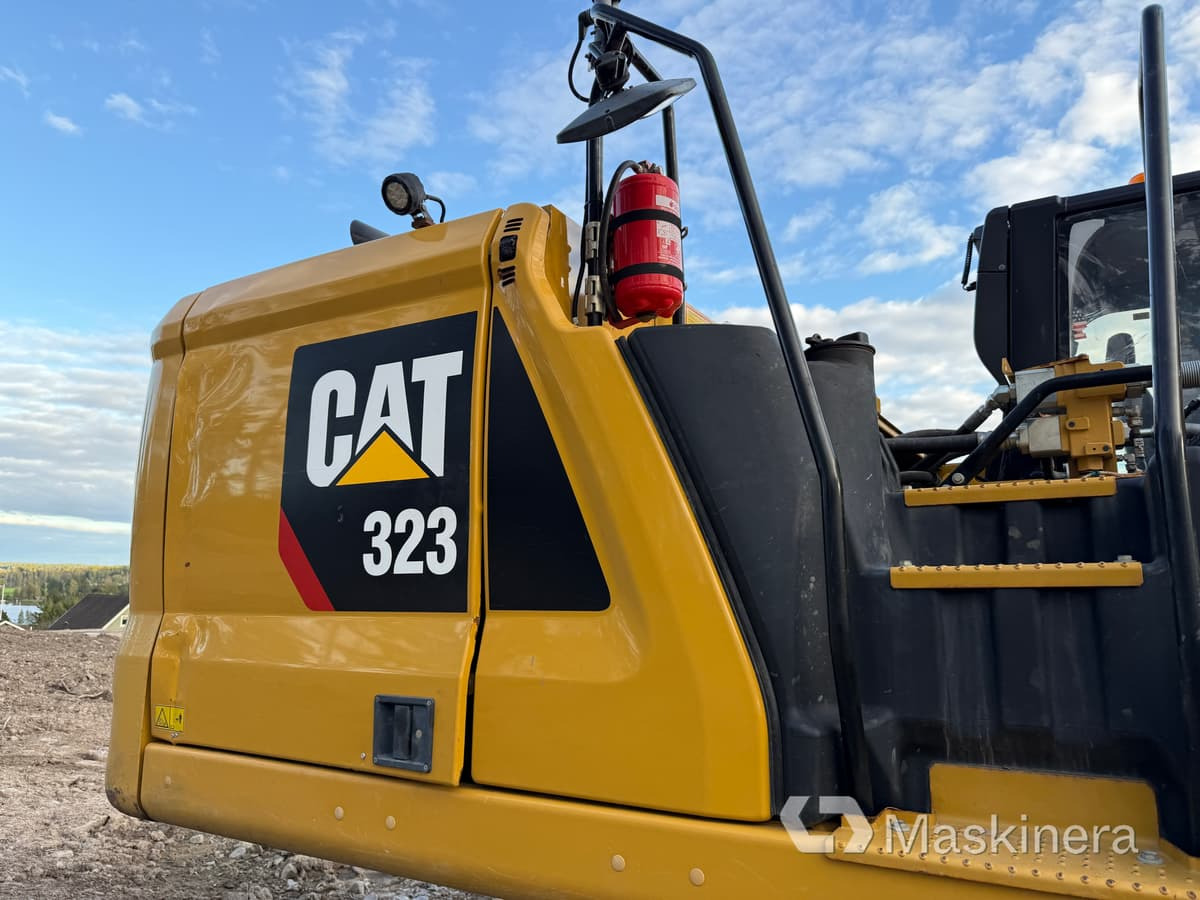 Lánctalpas kotró Grävmaskin CAT 323 Next Generation: 41 kép.