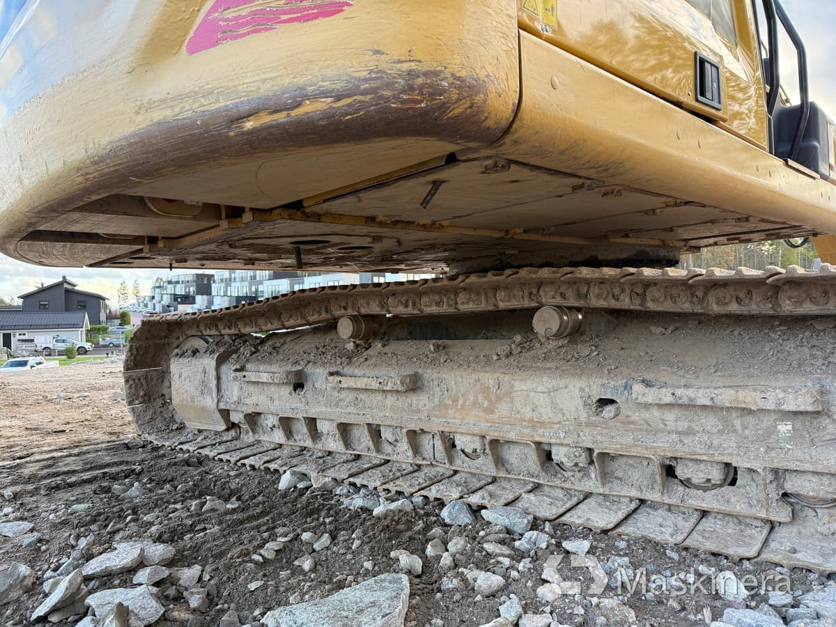 Lánctalpas kotró Grävmaskin CAT 323 Next Generation: 37 kép.