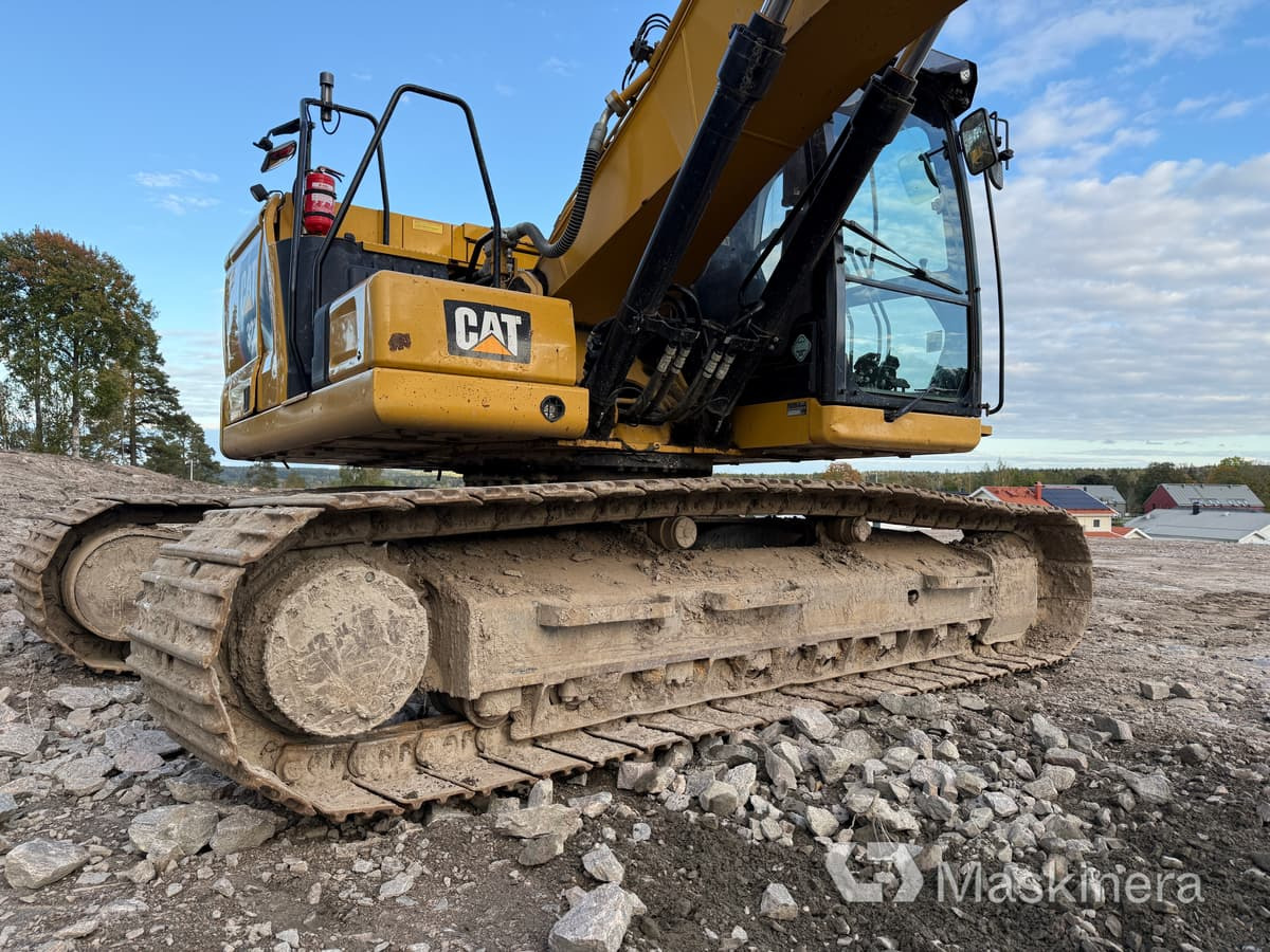 Lánctalpas kotró Grävmaskin CAT 323 Next Generation: 12 kép.