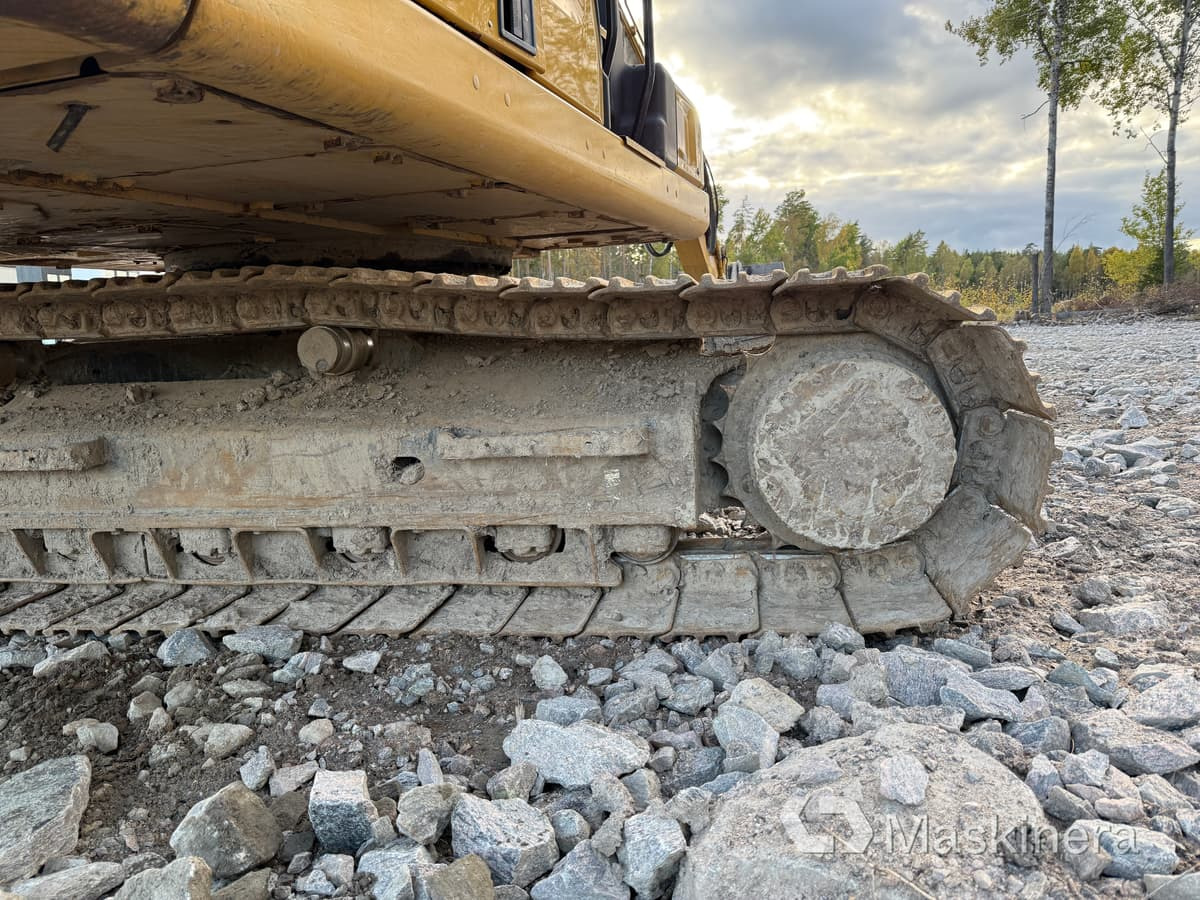 Lánctalpas kotró Grävmaskin CAT 323 Next Generation: 36 kép.