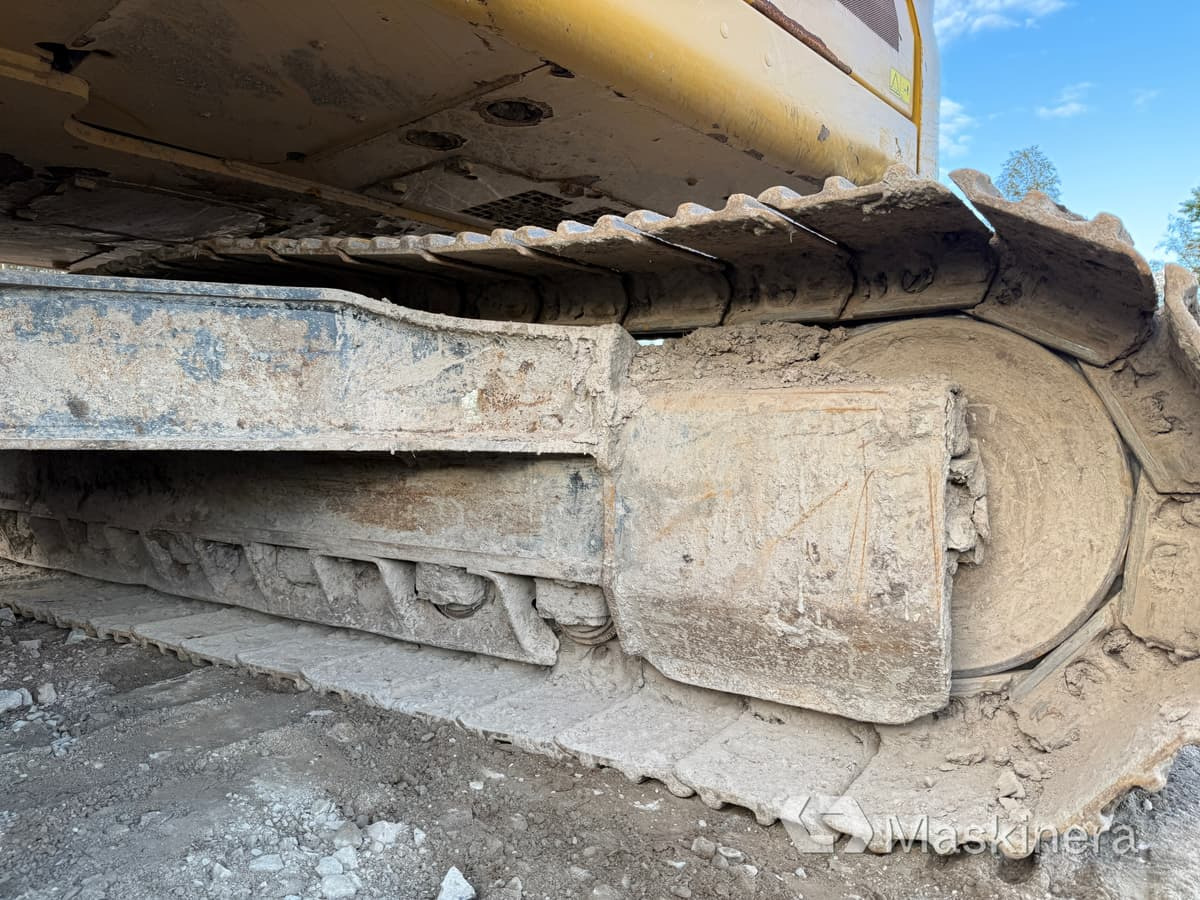 Lánctalpas kotró Grävmaskin CAT 323 Next Generation: 23 kép.