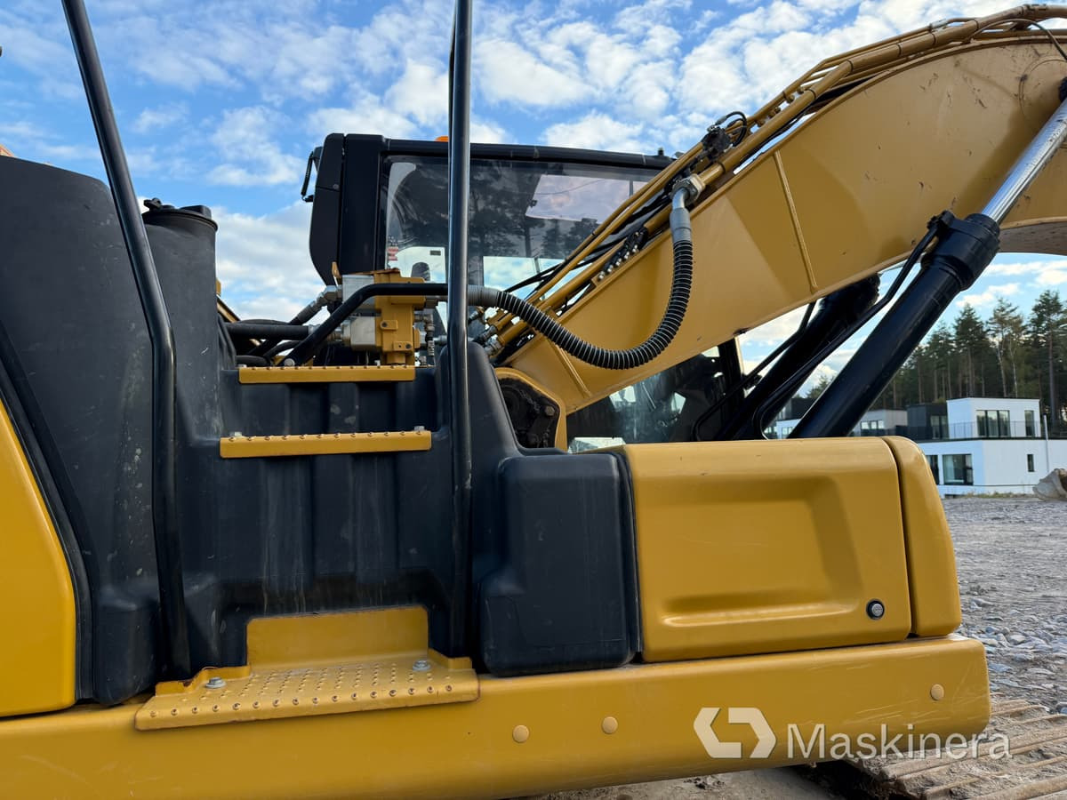 Lánctalpas kotró Grävmaskin CAT 323 Next Generation: 42 kép.