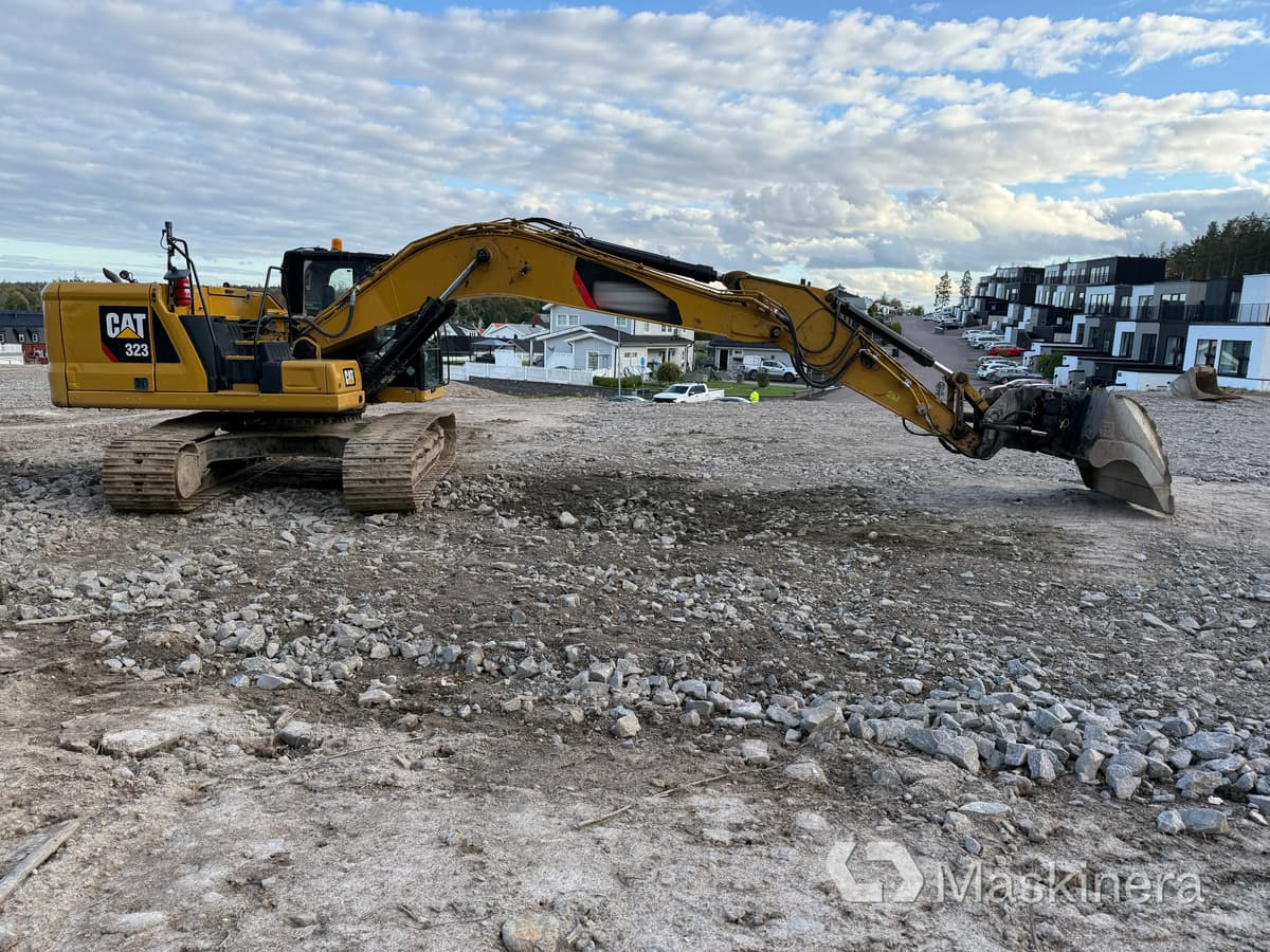 Lánctalpas kotró Grävmaskin CAT 323 Next Generation: 7 kép.