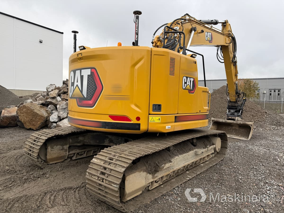 Grävmaskin CAT 325 - Lánctalpas kotró: 4 kép. Grävmaskin CAT 325 - Lánctalpas kotró: 4 kép.