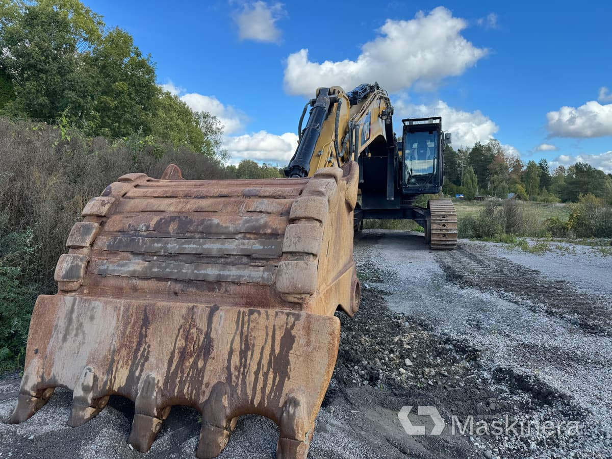 Grävmaskin CAT 349E - Lánctalpas kotró: 2 kép. Grävmaskin CAT 349E - Lánctalpas kotró: 2 kép.