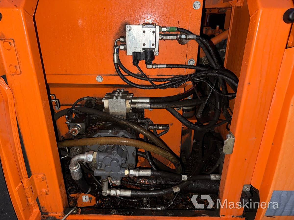 Lánctalpas kotró Grävmaskin Doosan DX140LC: 42 kép. Lánctalpas kotró Grävmaskin Doosan DX140LC: 42 kép.