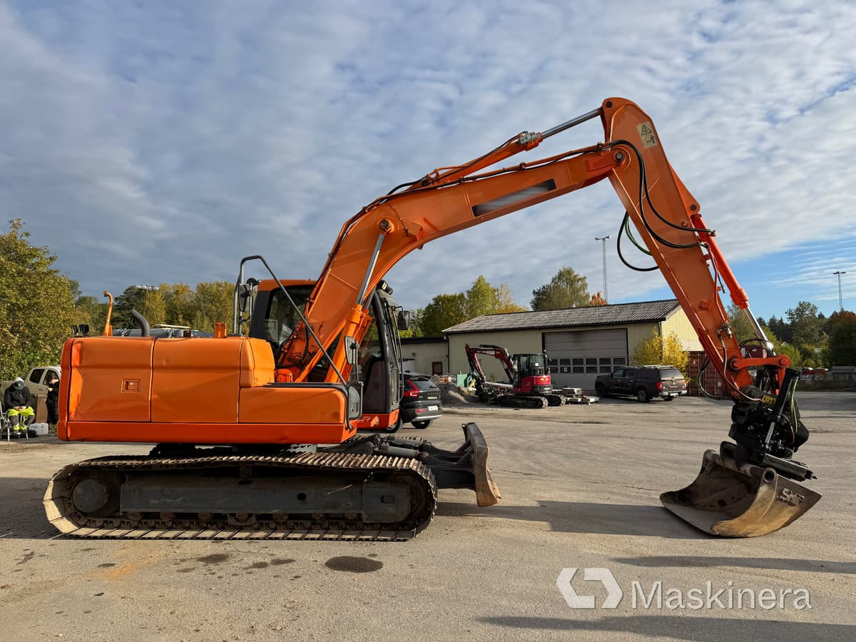 Grävmaskin Doosan DX140LC - Lánctalpas kotró: 5 kép. Grävmaskin Doosan DX140LC - Lánctalpas kotró: 5 kép.