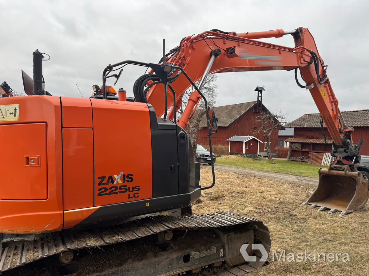 Grävmaskin Hitachi ZX225USLC-5B med redskap - Lánctalpas kotró: 5 kép. Grävmaskin Hitachi ZX225USLC-5B med redskap - Lánctalpas kotró: 5 kép.