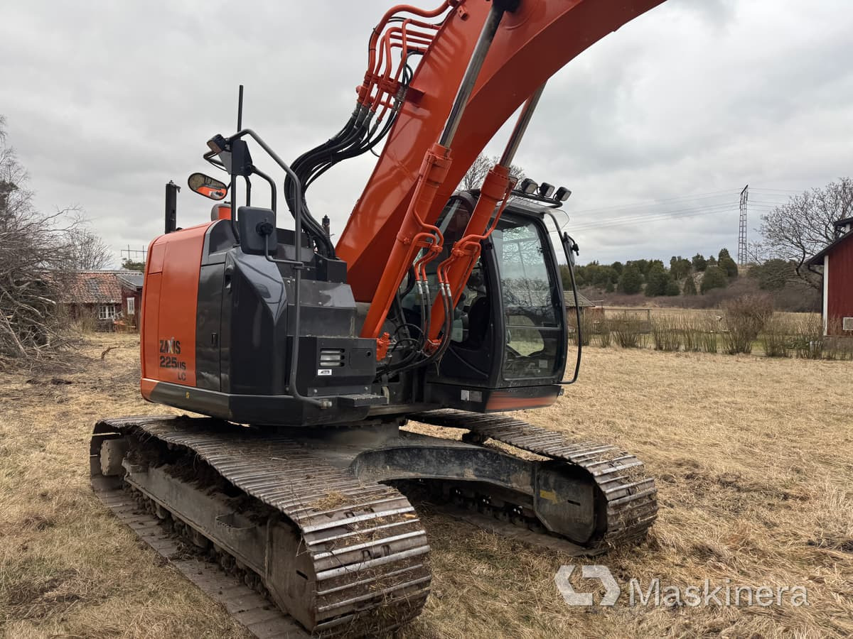 Grävmaskin Hitachi ZX225USLC-5B med redskap - Lánctalpas kotró: 4 kép. Grävmaskin Hitachi ZX225USLC-5B med redskap - Lánctalpas kotró: 4 kép.