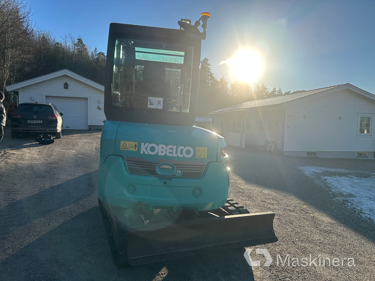 Grävmaskin Kobelco SK26 - Lánctalpas kotró: 4 kép. Grävmaskin Kobelco SK26 - Lánctalpas kotró: 4 kép.