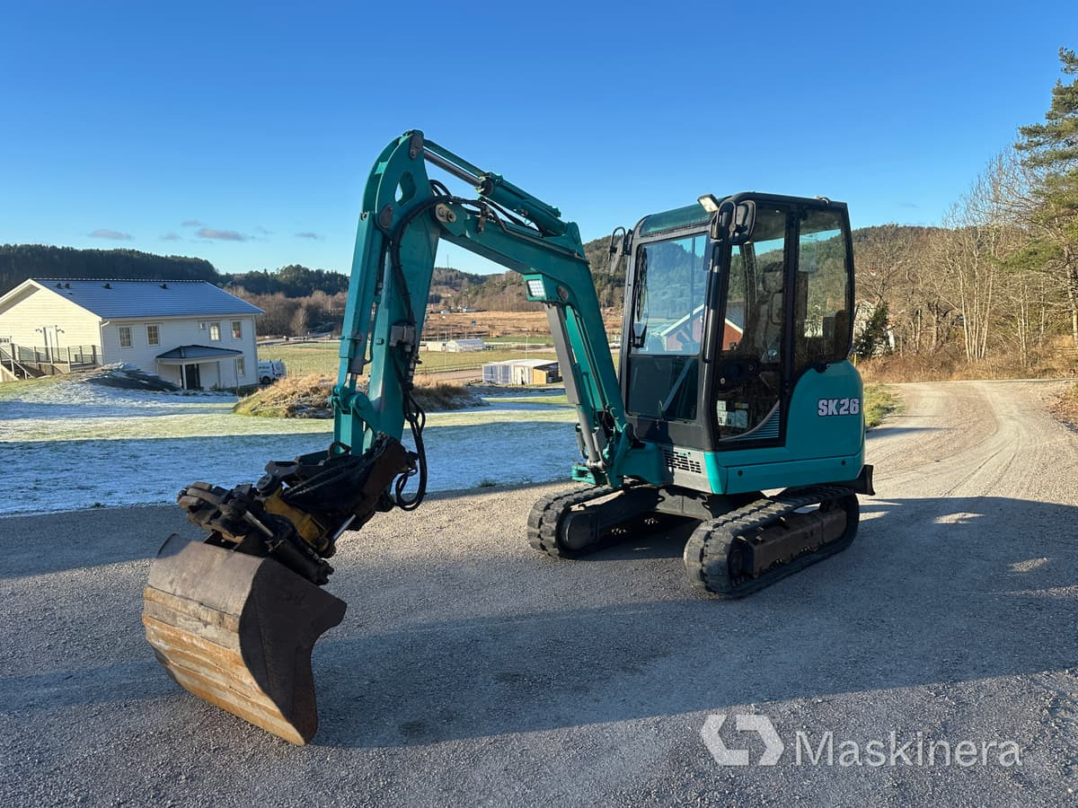 Grävmaskin Kobelco SK26 - Lánctalpas kotró: 1 kép. Grävmaskin Kobelco SK26 - Lánctalpas kotró: 1 kép.