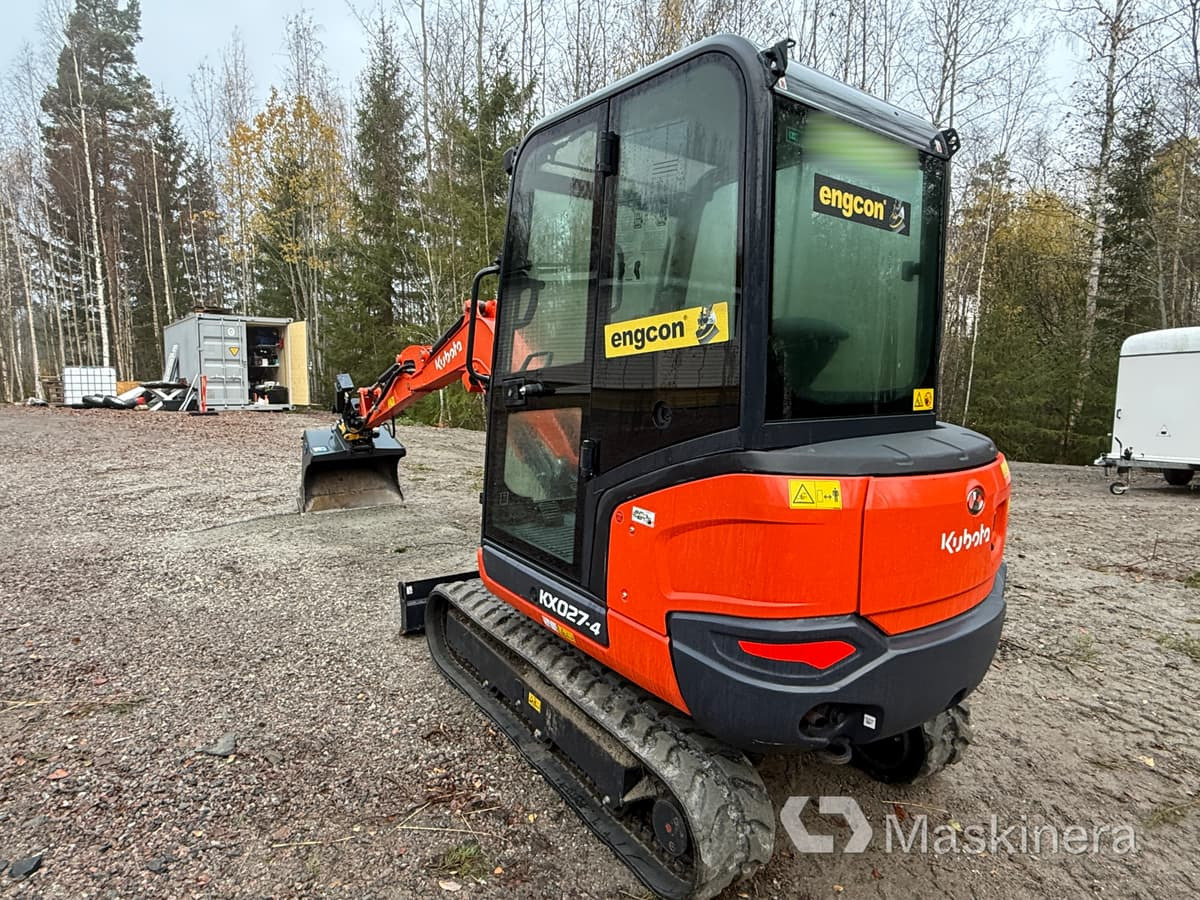 Grävmaskin Kubota KX027-4 med flera redskap - Lánctalpas kotró: 4 kép. Grävmaskin Kubota KX027-4 med flera redskap - Lánctalpas kotró: 4 kép.