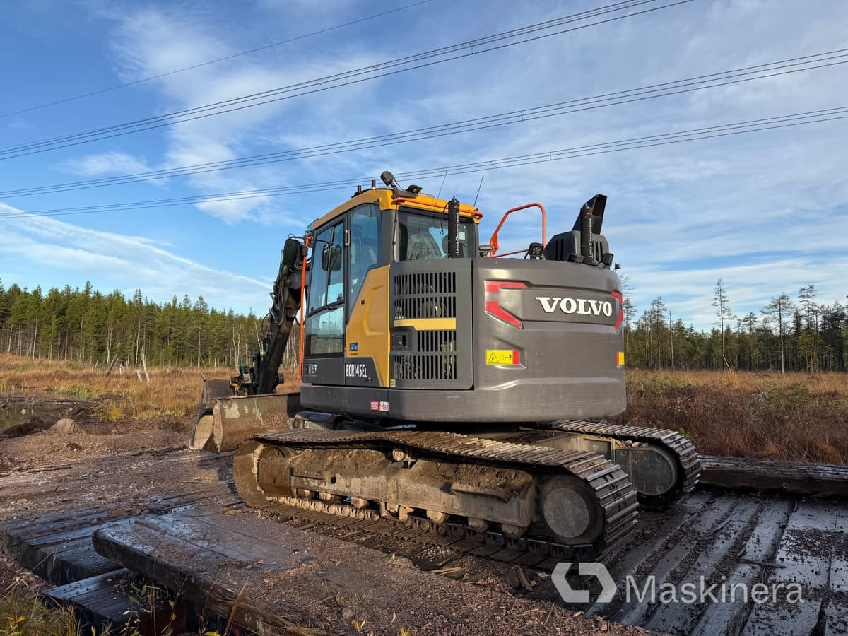 Grävmaskin Volvo ECR145EL - Lánctalpas kotró: 3 kép. Grävmaskin Volvo ECR145EL - Lánctalpas kotró: 3 kép.