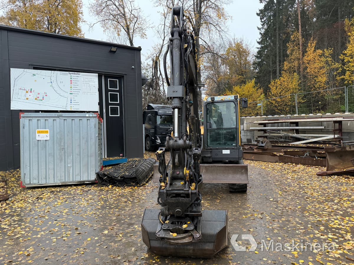 Grävmaskin Volvo ECR88D med tillbehör - Lánctalpas kotró: 2 kép. Grävmaskin Volvo ECR88D med tillbehör - Lánctalpas kotró: 2 kép.