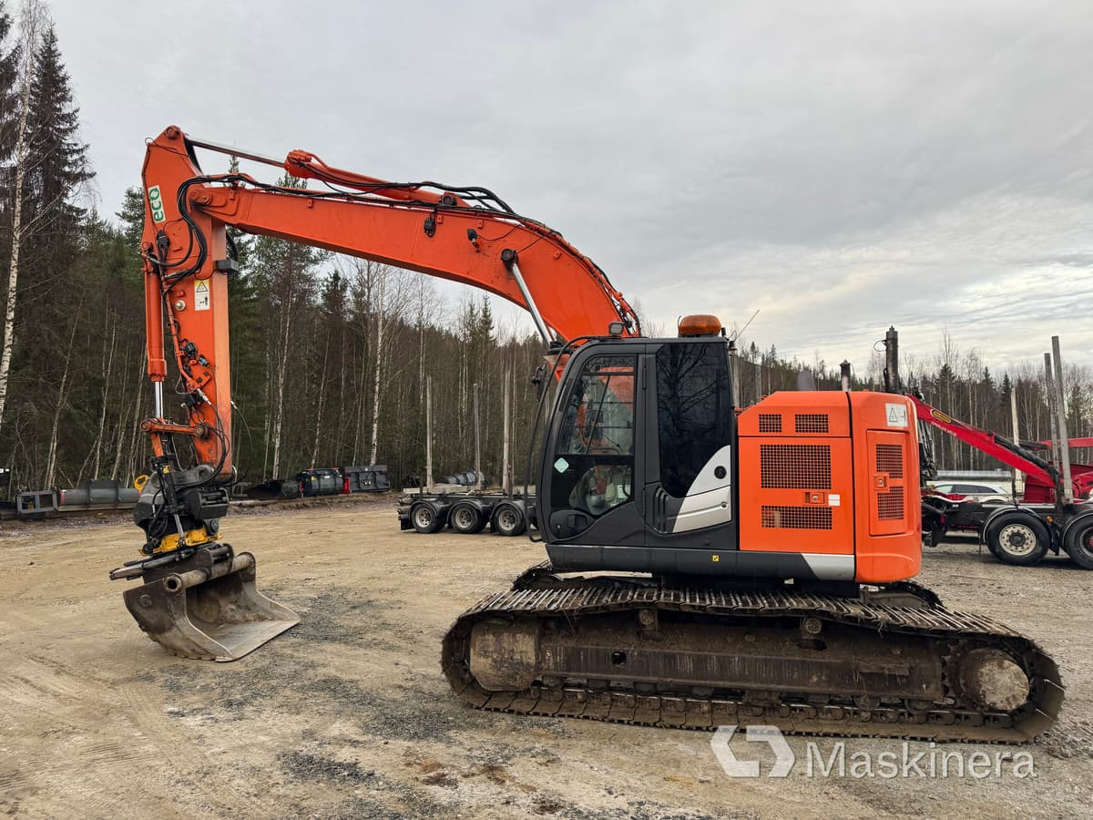 Hitachi ZX 225 USLC-5B Grävmaskin Hitachi ZX225USLC-5B - Lánctalpas kotró: 2 kép. Hitachi ZX 225 USLC-5B Grävmaskin Hitachi ZX225USLC-5B - Lánctalpas kotró: 2 kép.