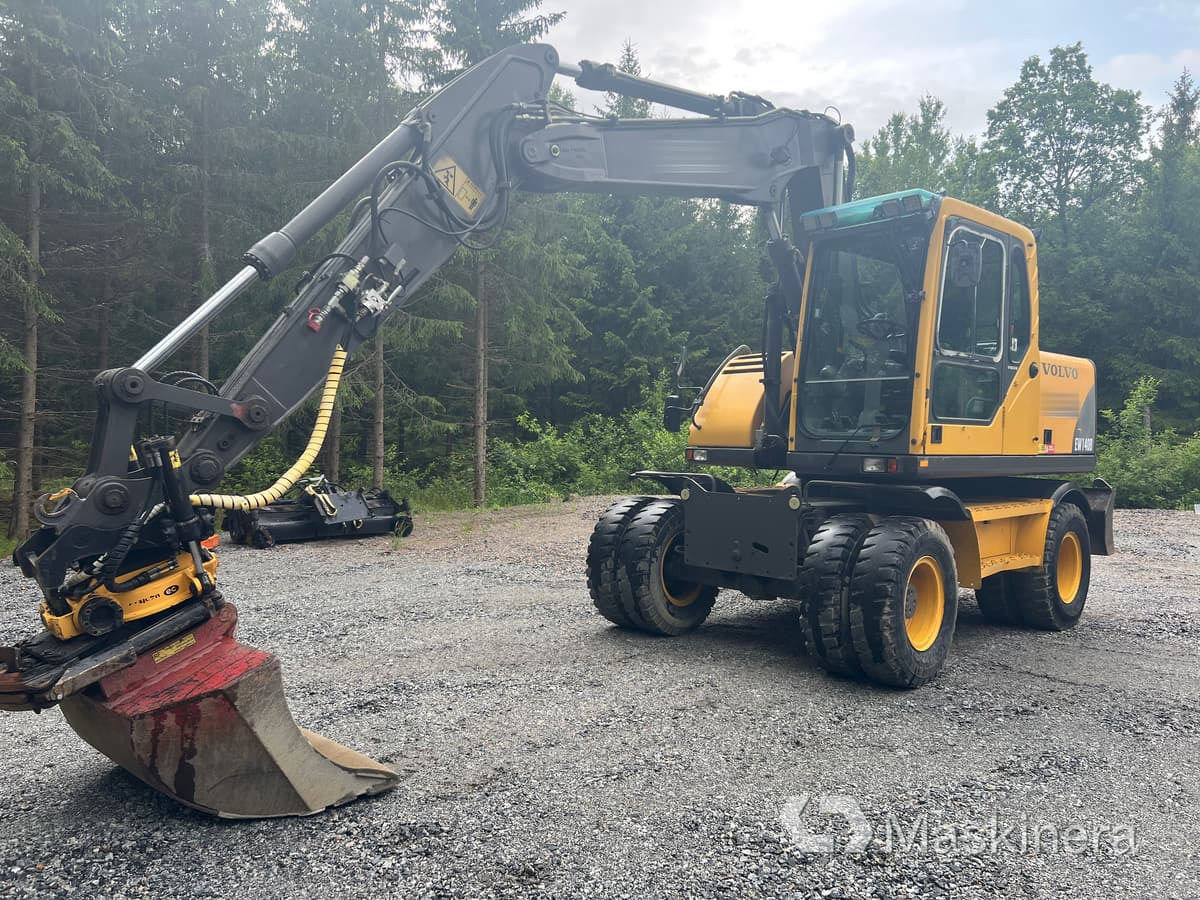 Hjulgrävare Volvo EW140B - Lánctalpas kotró: 1 kép. Hjulgrävare Volvo EW140B - Lánctalpas kotró: 1 kép.