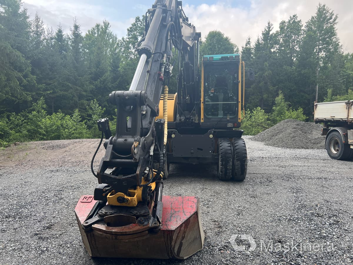 Hjulgrävare Volvo EW140B - Lánctalpas kotró: 2 kép. Hjulgrävare Volvo EW140B - Lánctalpas kotró: 2 kép.